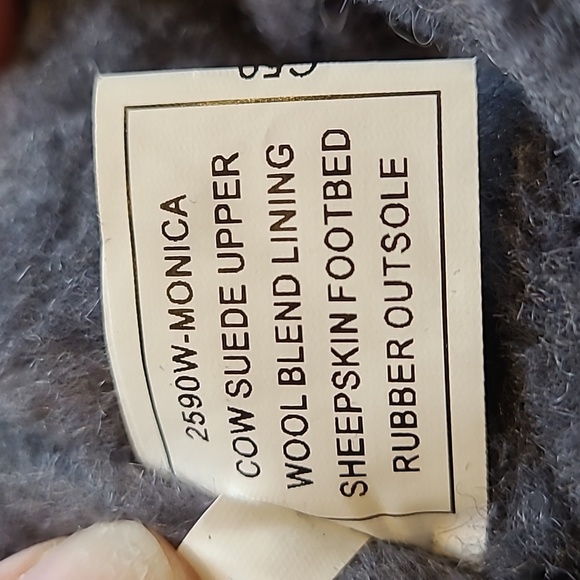 Womens size 7 Bearpaw boots. Suede grey - Picture 3 of 5